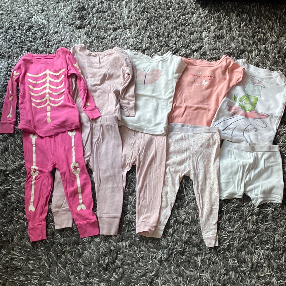 Lot of 5 18-24 month Girls baby Gap 100% cotton pajamas (1 glow-in-the-dark)